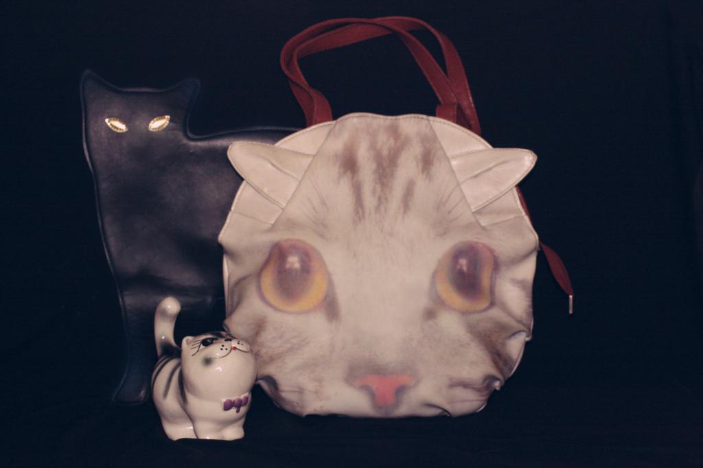 Bags in the shape of cats