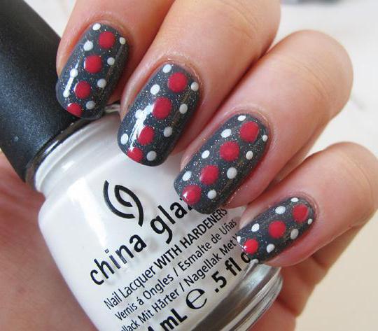 manicure with dots