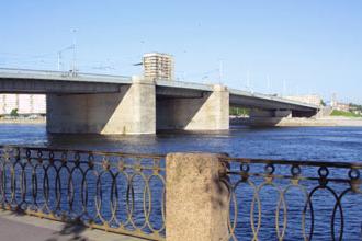 a ponte de São Petersburgo