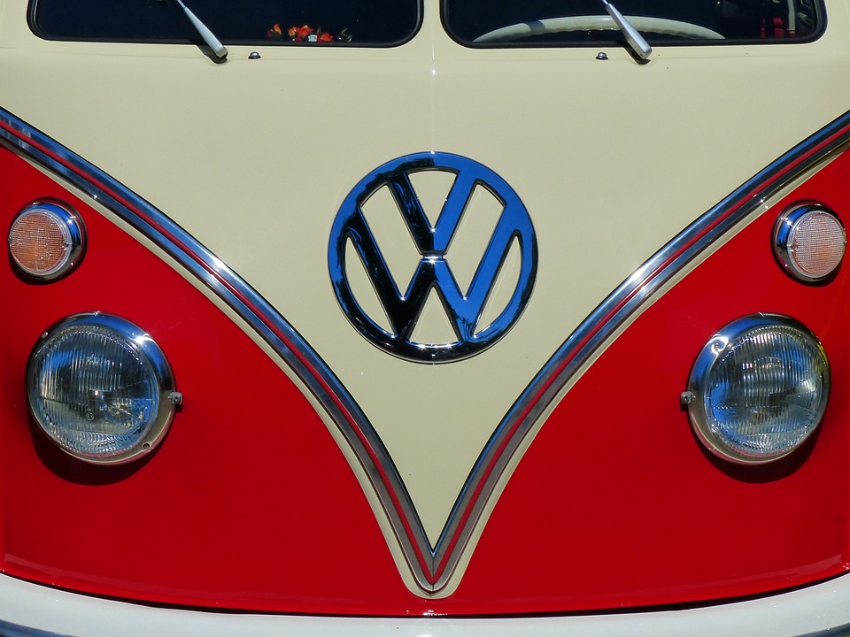 Логотип на автомобілі
