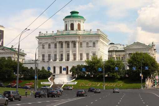 Pashkovハウスはモスクワの建築家