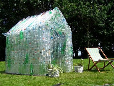 Treibhaus aus Plastikflaschen