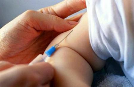 Beule nach der Impfung AKDS am Kind