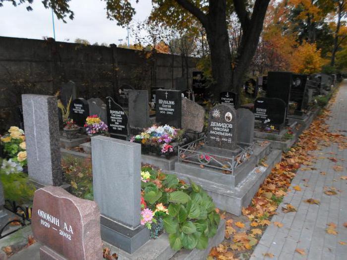 cemitério новодевичьего de um convento em são petersburgo