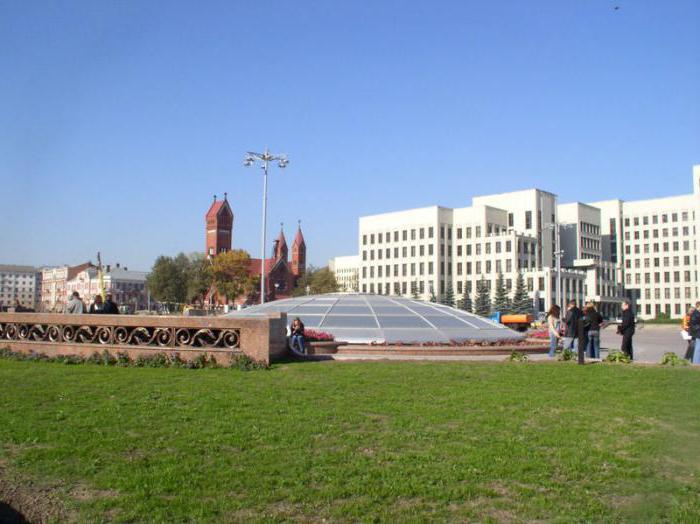 Platz der Unabhängigkeit (Minsk): Anfahrt