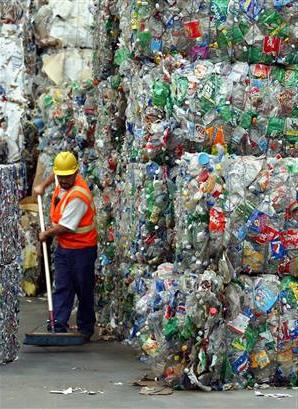 el reciclaje de botellas de plástico