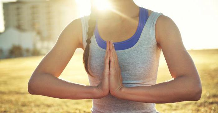 Yoga-morgen-Komplex für Schlankheit und Schönheit