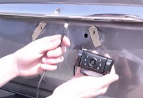 Prosta instalacja kamery cofania w samochodzie