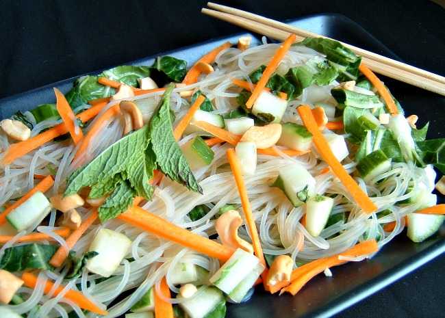 köstlicher Salat mit chinesischer Kohl