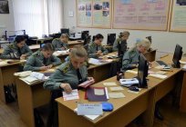 军事学校的女孩。 苏沃洛夫军事学校的女孩