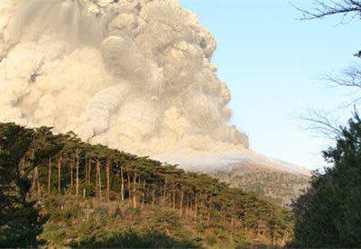 爆发舍维留奇火山在堪察加半岛