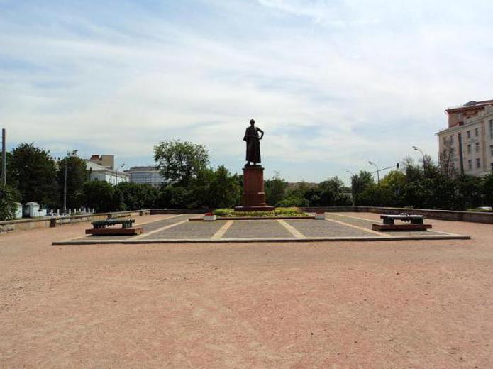moskova suvorovskaya meydanı