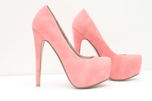 गुलाबी उच्च एड़ी के जूते