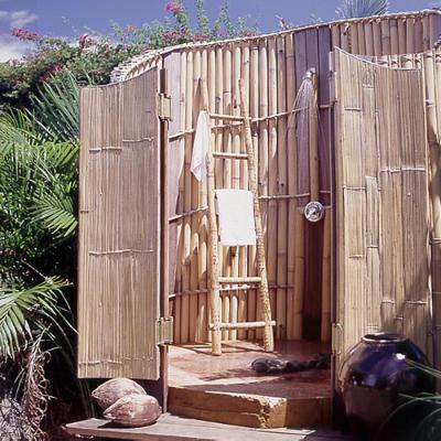 Holz-Dusche für den Garten