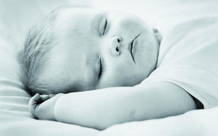 why baby sweats while sleeping at home is not hot