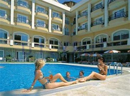 的游泳池在酒店Elit生活的酒店