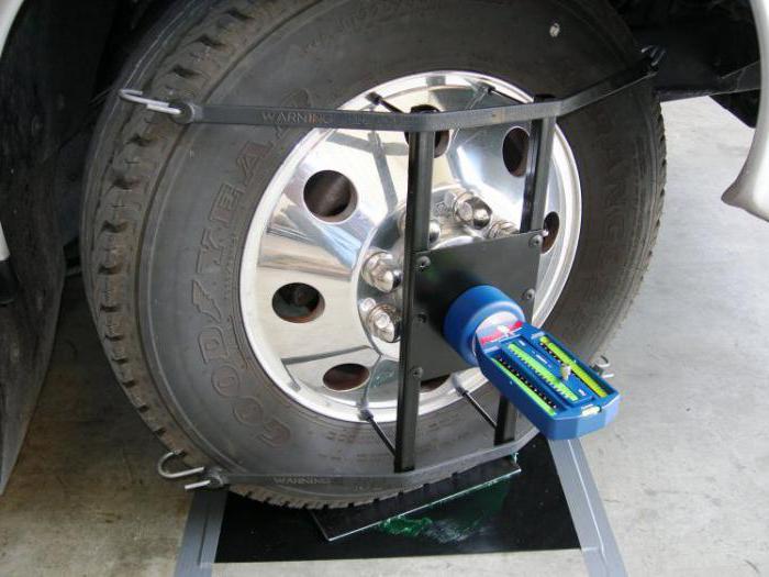 stand to adjust the camber of the wheel alignment