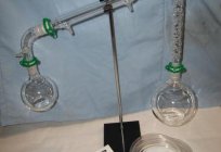 Destilador de vidrio: el propósito y el uso de