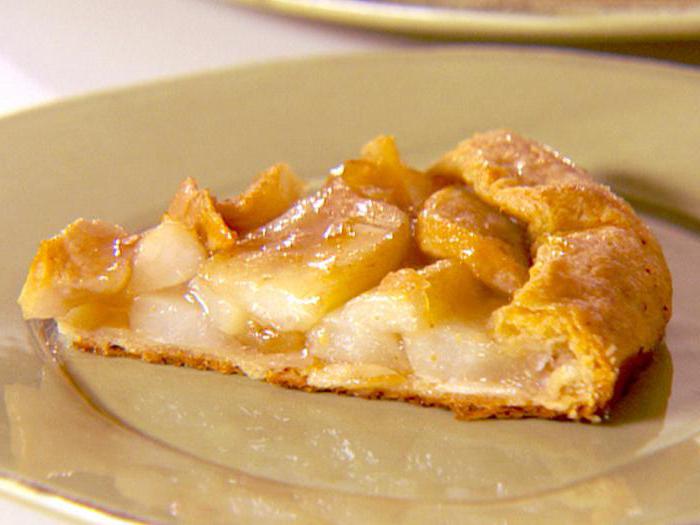pie with pears in a slow cooker