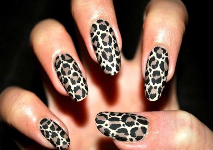 o design de unhas de leopardo