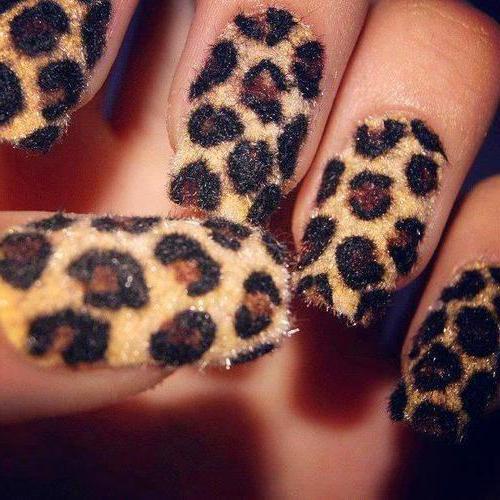 дизайн нігтів леопард фото