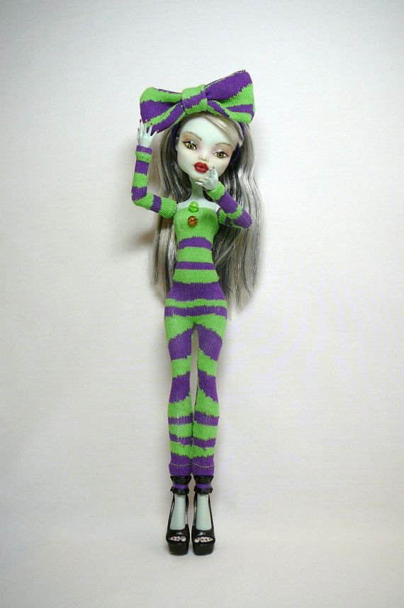 如何缝制服装芭比娃娃的怪物高与您自己的手中