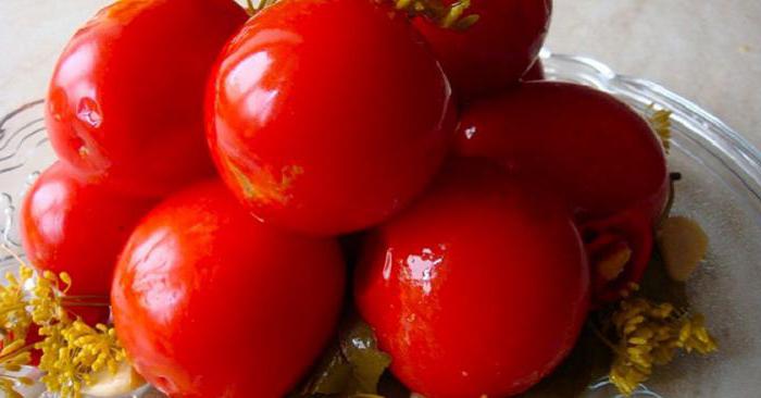 Tomaten in die Marinade für 3-Liter-Glas mit Zitronensäure