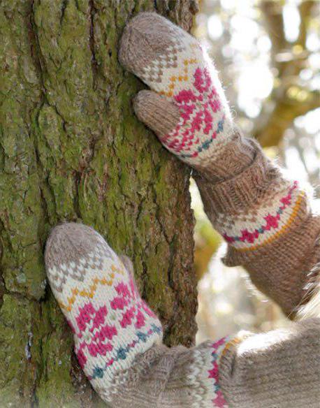 手袋をし、ジャガード編み