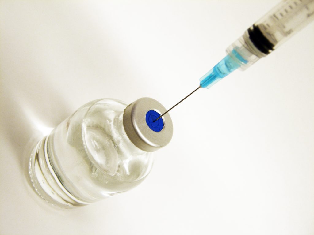 la administración de la vacuna importada пентаксим