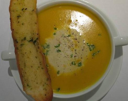 Kürbis-Suppe mit Sahne