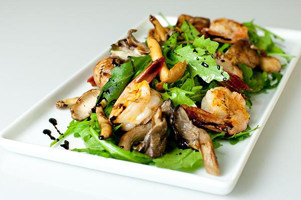 salada de camarão e cogumelos receita com foto