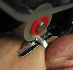 كيفية إزالة الخاتم من إصبع تورم