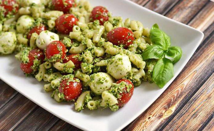 Salat Caprese Rezept mit Pesto