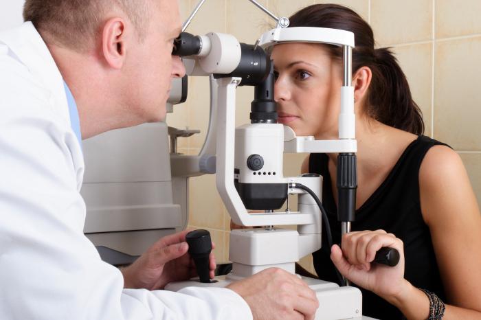 verificação de um oftalmologista