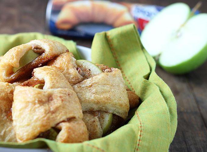 sweet puff pastry with apples
