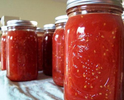 la ensalada de pepino y pimiento tomate y embutidos
