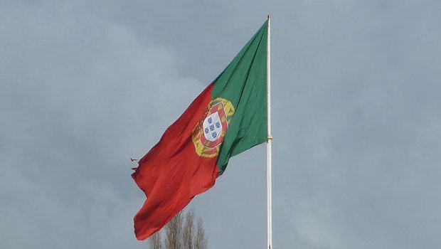 Como se ve la bandera de portugal?