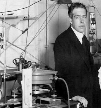 Naukowiec Niels Bohr