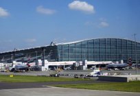 哪个机场，在选择伦敦希思罗机场和盖特威克? 有多少机场在伦敦？