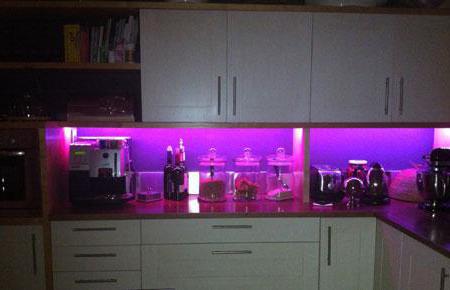 aydınlatma mutfak için dolapları altında fotoğraf
