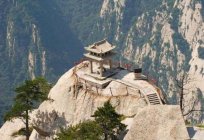 El mundialmente famoso chino de atracción huashan - la montaña de la muerte