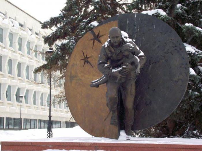 a monument to Dmitry Razumovsky