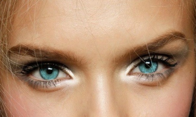 ماكياج العيون الزرقاء