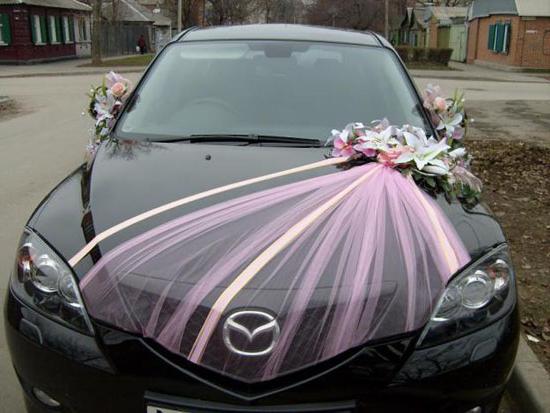 装汽车的婚礼鲜花