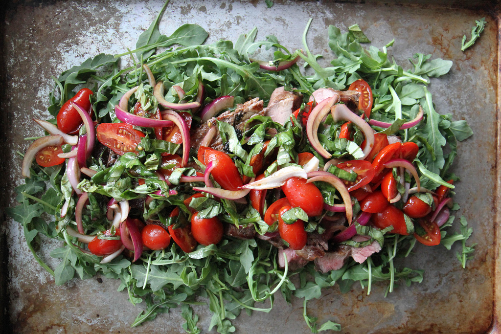 Salada com tomate cereja