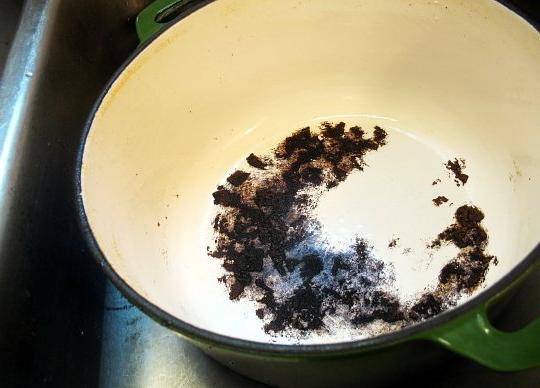 burnt enamel pan how to clean