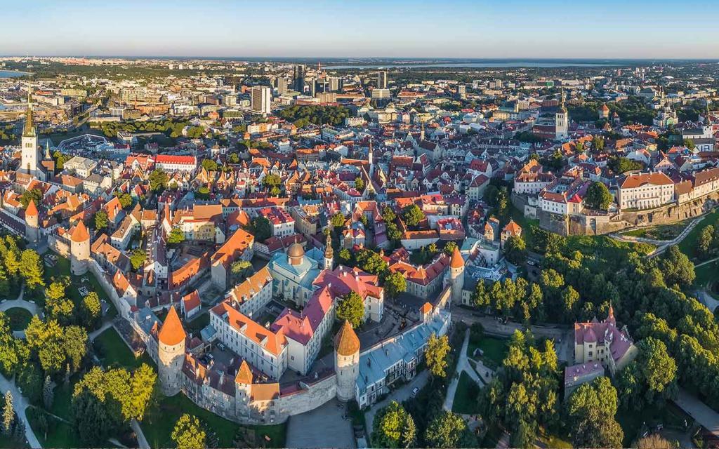 Tallinn, com a altura de