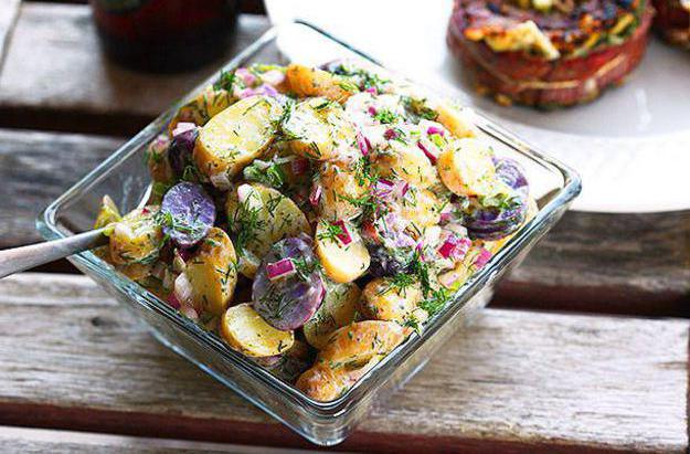 Salat mit Wurst und Gürkchen Rezept