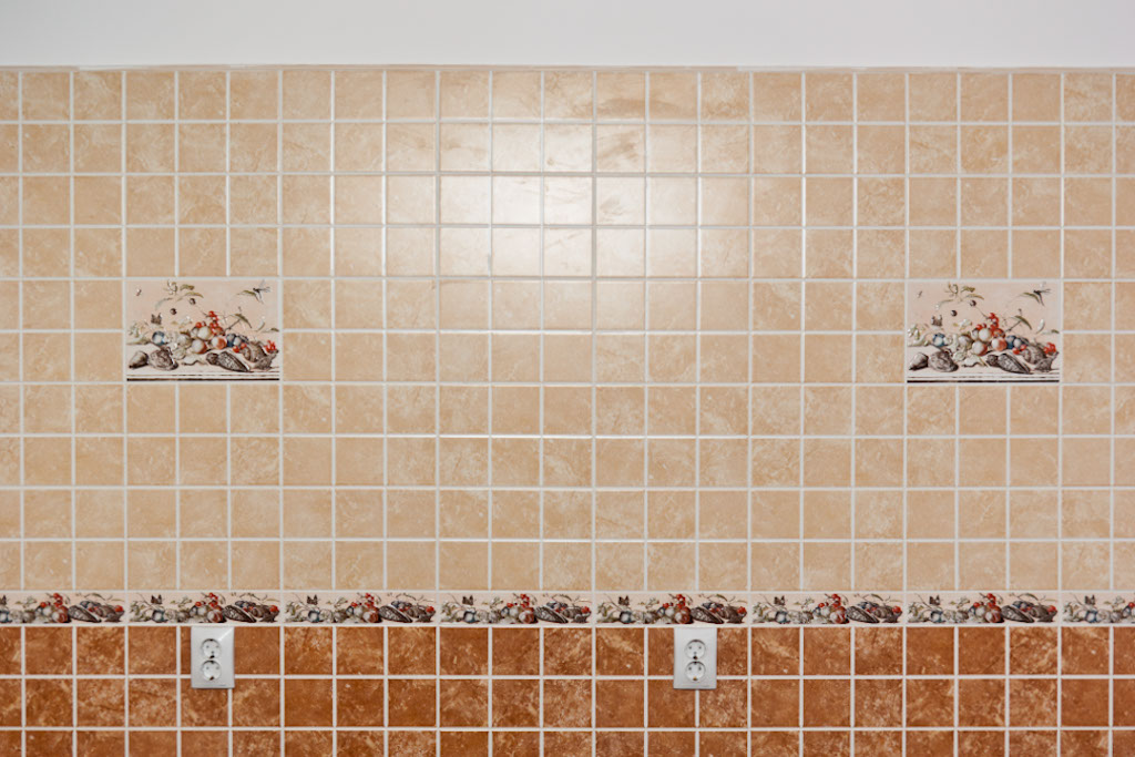 How to put tile on the wall?