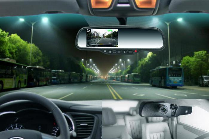 سيارة مسجلات الفيديو الرقمية في مرآة الرؤية الخلفية